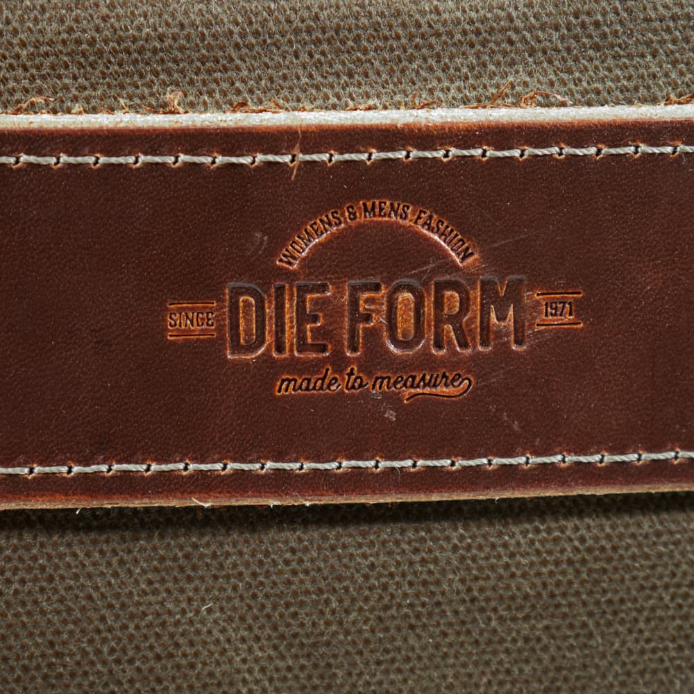 briefcase-Moos-5 briefcase-moos-5