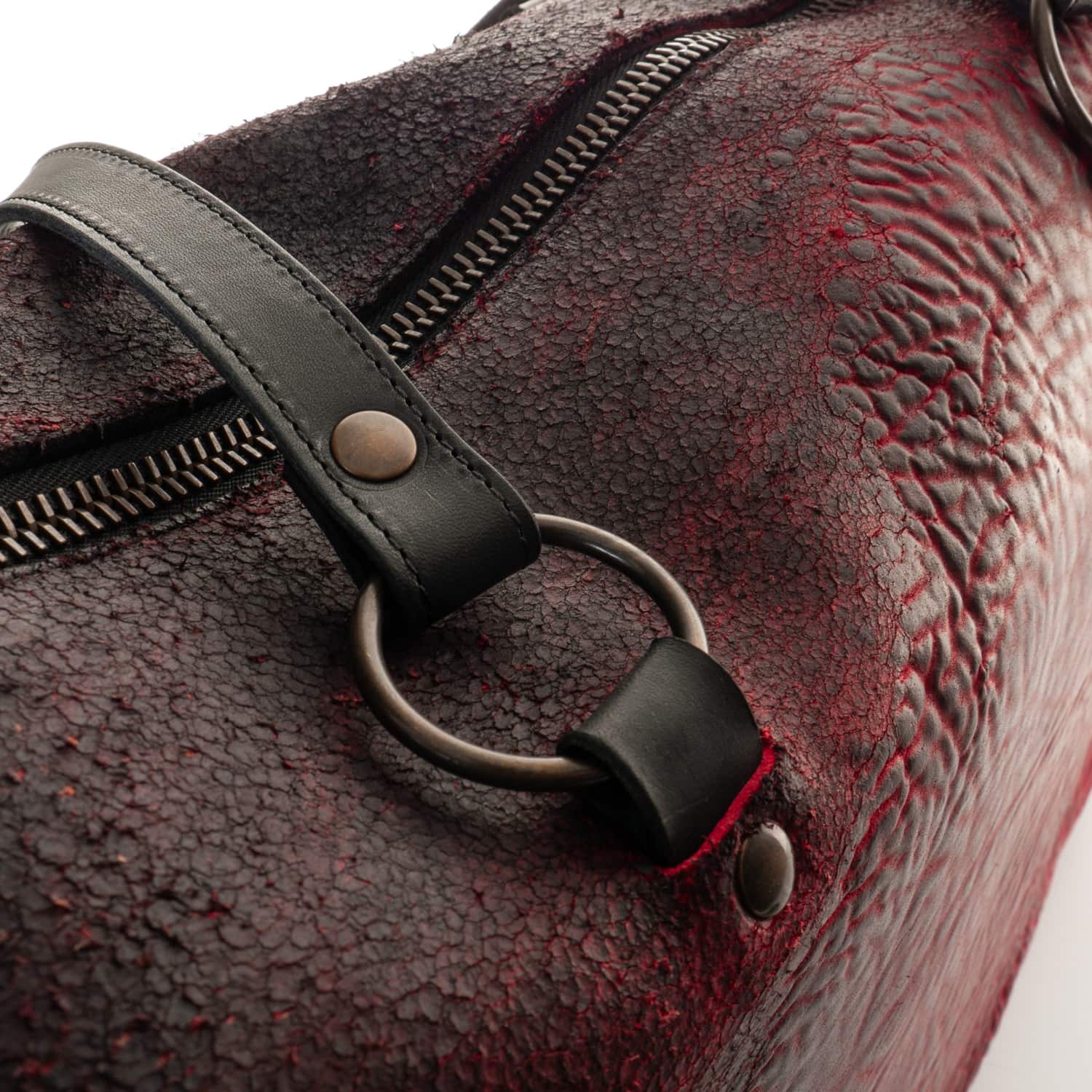 Shoto-olivia-horse-foca-rosso-nero-6-von-12 shoto-olivia-horse-foca-rosso-nero-6-von-12