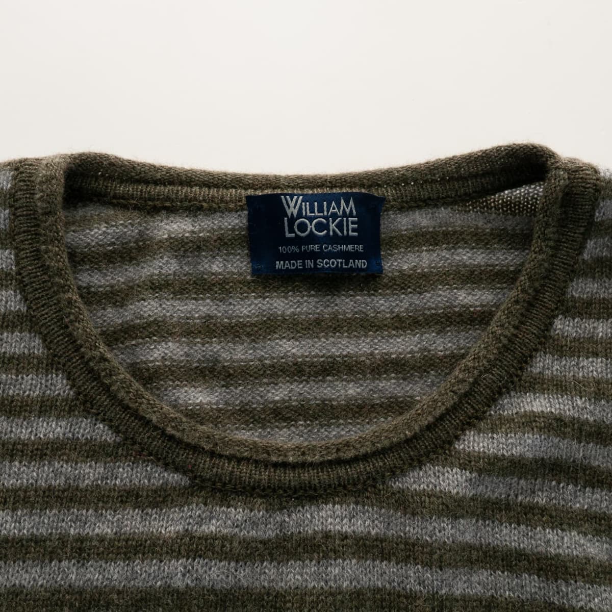 william-lockie-cameron-stripe-roll-crew-details-loden-mix-dk-medium-dyed-5-von-5