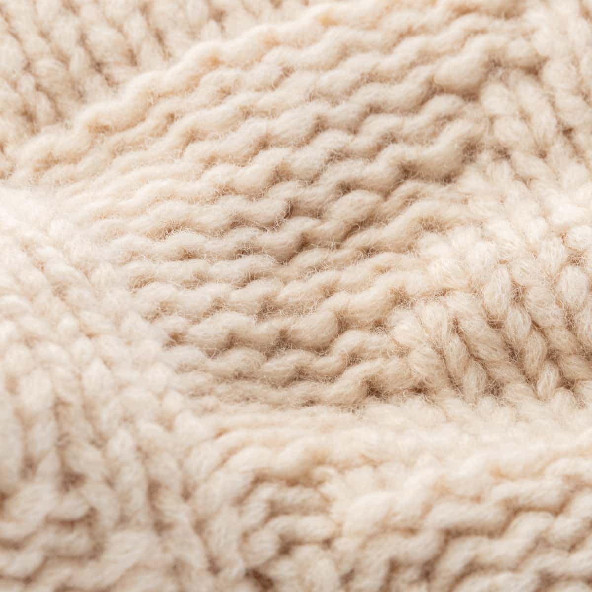 Strickpullover mit Stehkragen aus Schurwolle