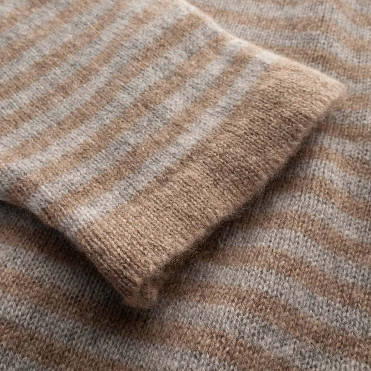 william-lockie-cameron-stripe-roll-crew-details-dark-natural-brume-3-von-5