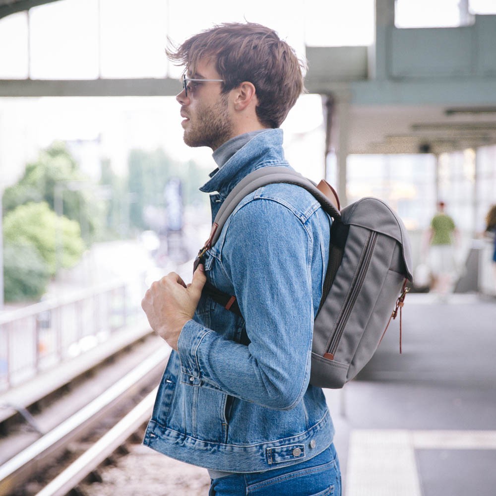 charlie_backpack_moss_grey_brown_mid04_8719322703408_berlin_series_72dpi charlie_backpack_moss_grey_brown_mid04_8719322703408_berlin_series_72dpi