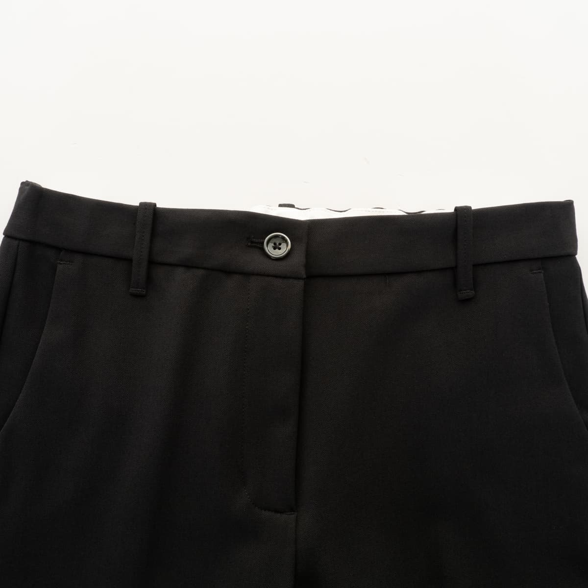 NITM-magda-9fw24-mg42-s37-nero-2-von-4 nitm-magda-9fw24-mg42-s37-nero-2-von-4