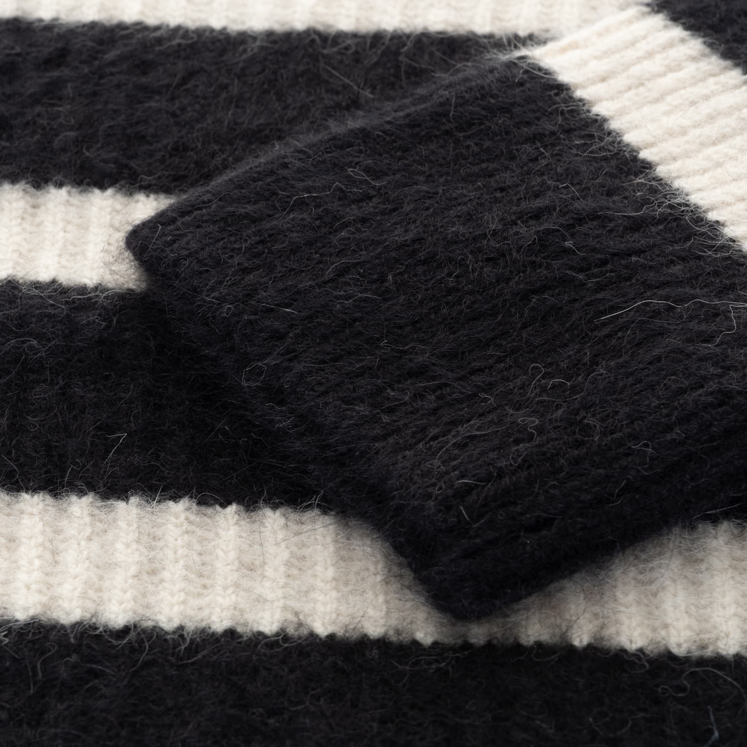 Strickpullover mit Querstreifen-Design