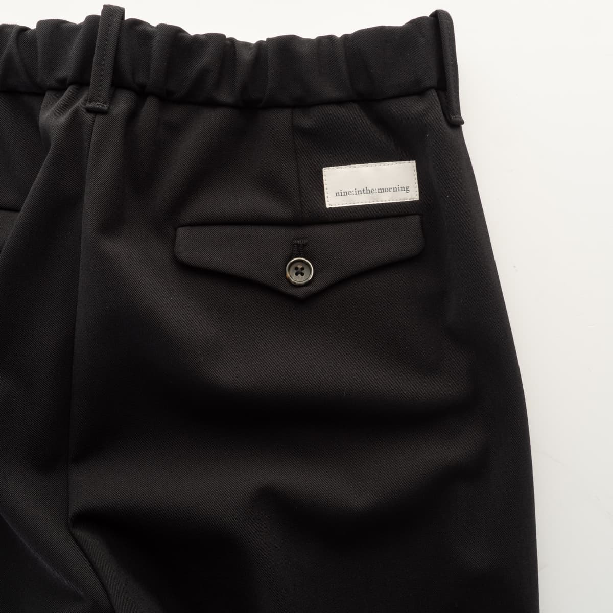 NITM-magda-9fw24-mg42-s37-nero-4-von-4 nitm-magda-9fw24-mg42-s37-nero-4-von-4