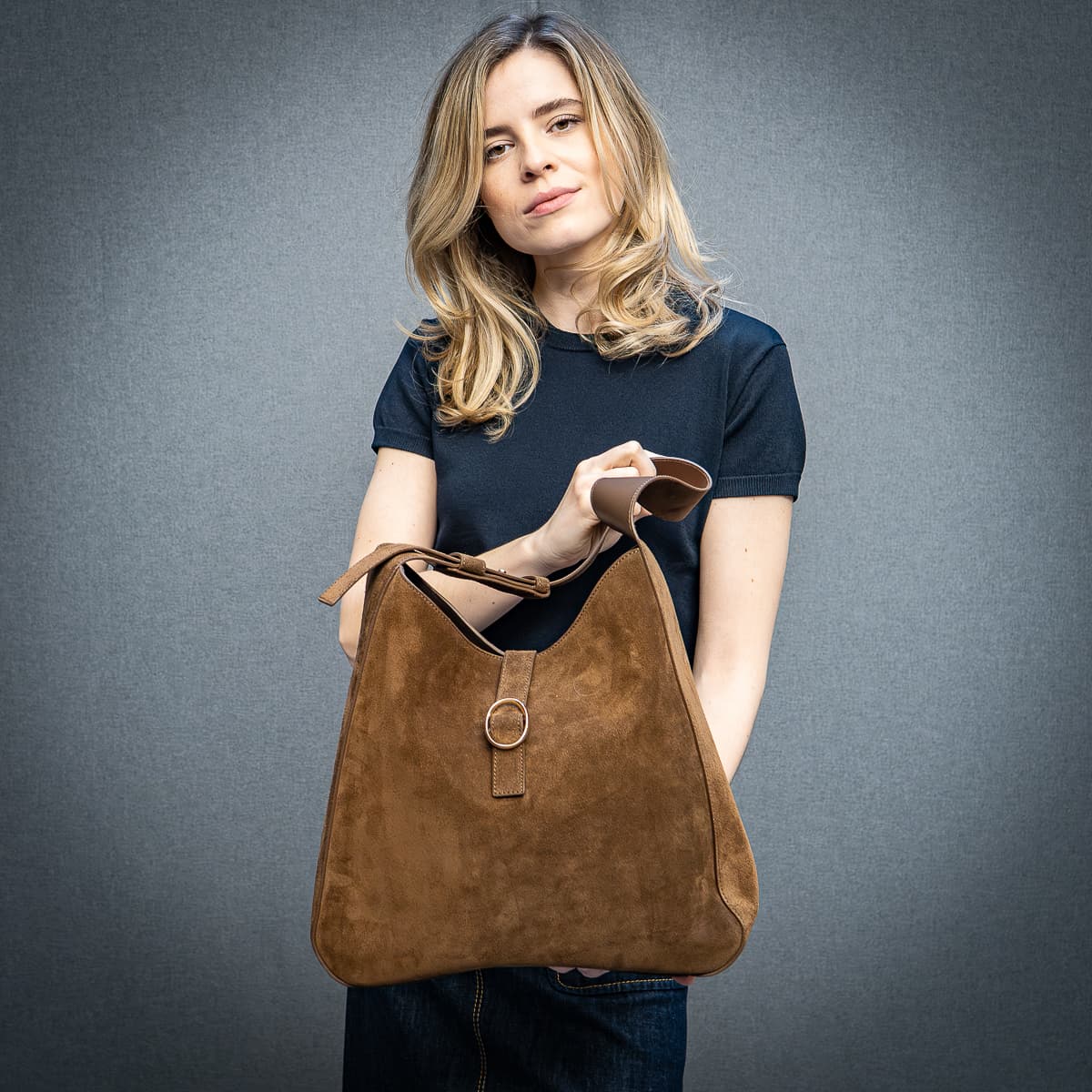 Gea Peach Schultertasche aus Veloursleder