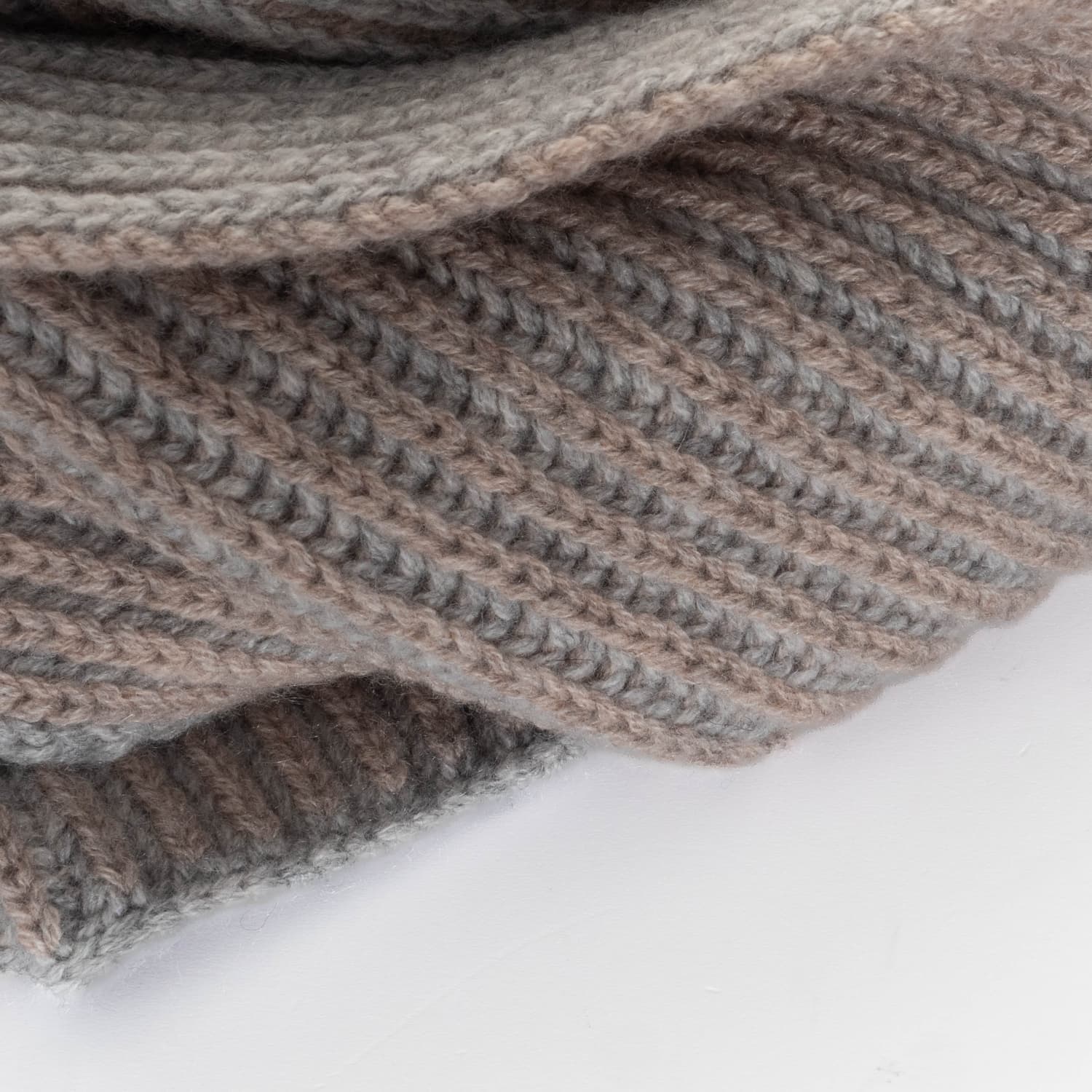 William-Lockie-lesley-plated-scarf-brume-moondust-2-von-2 william-lockie-lesley-plated-scarf-brume-moondust-2-von-2