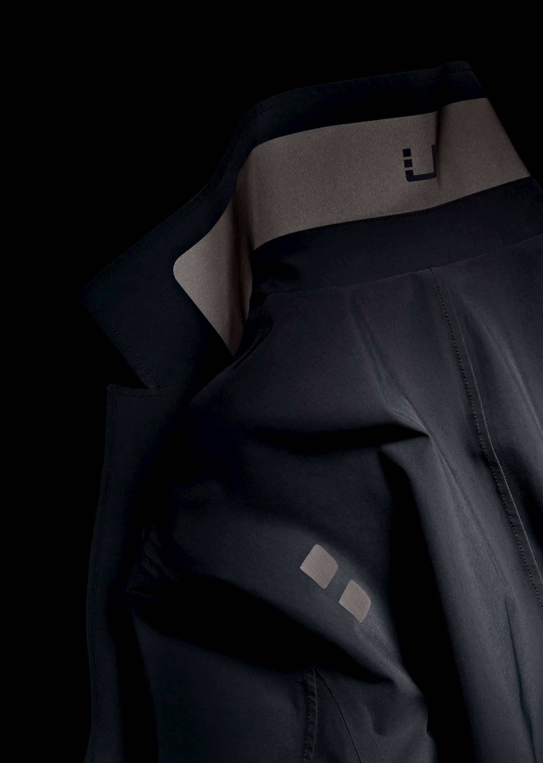 7030_990_Regulator_Coat_Black-II_Detail3_screen 7030_990_regulator_coat_black-ii_detail3_screen