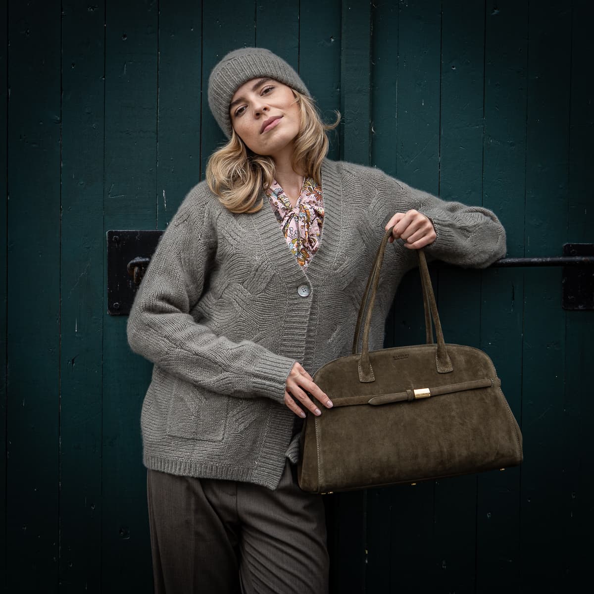Handtasche aus Veloursleder Dunkel Olive/Kaki