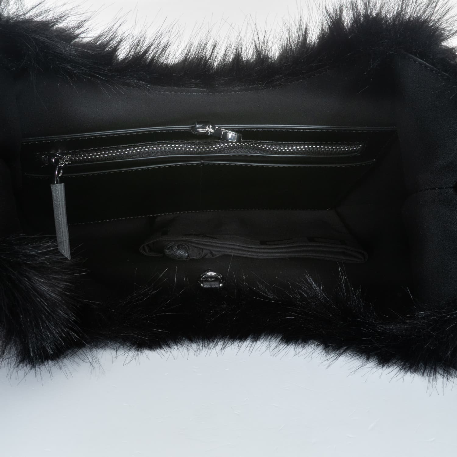 Handtasche aus Faux Fur