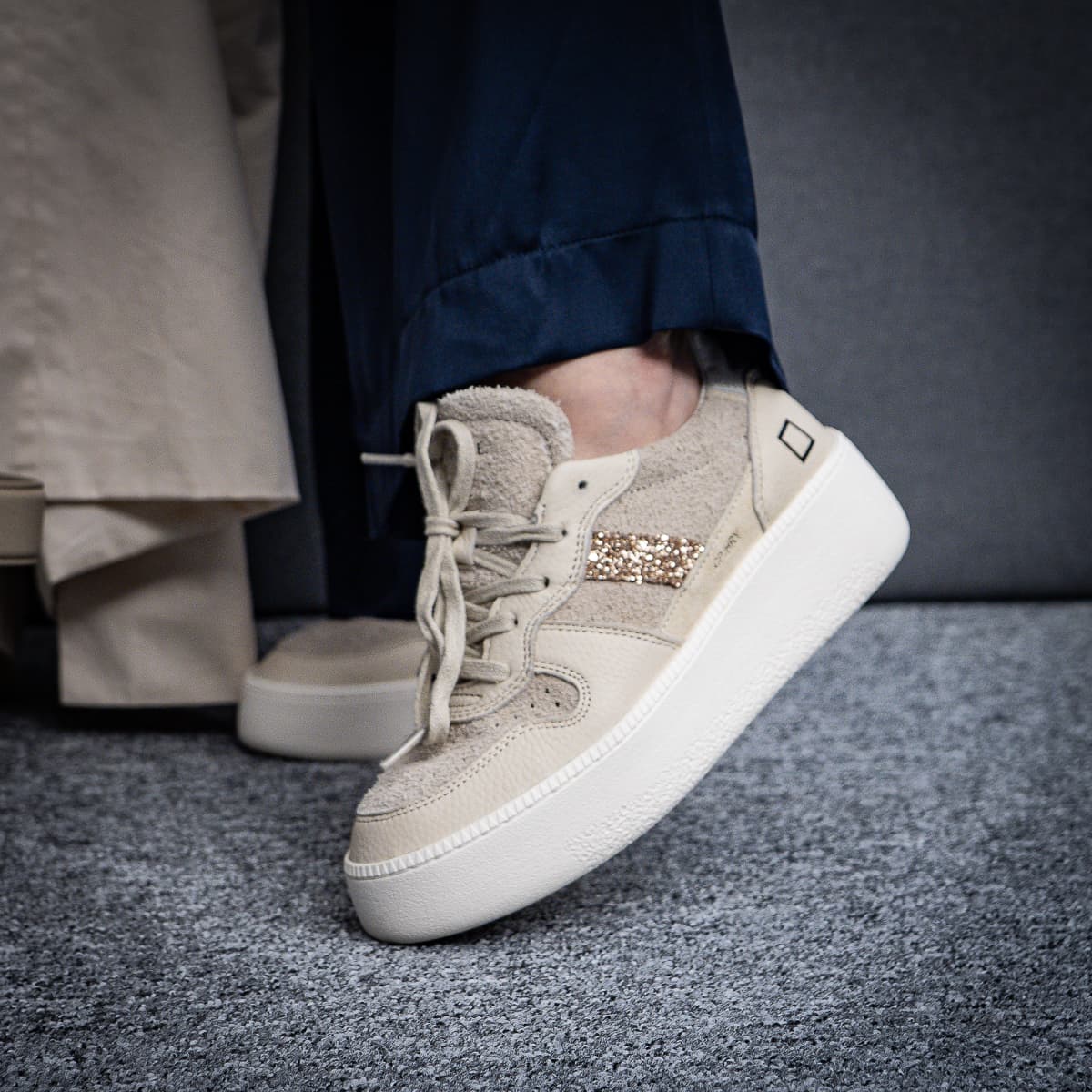 Court Platform Sneaker Beige mit Glitzerdetail