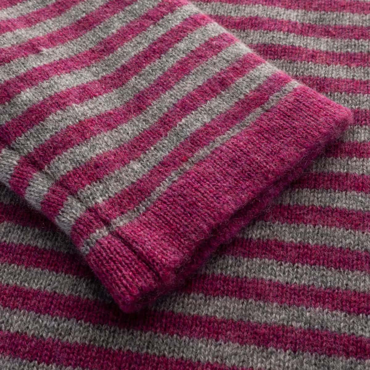 william-lockie-cameron-stripe-roll-crew-details-loganberry-grey-flannel-4-von-5