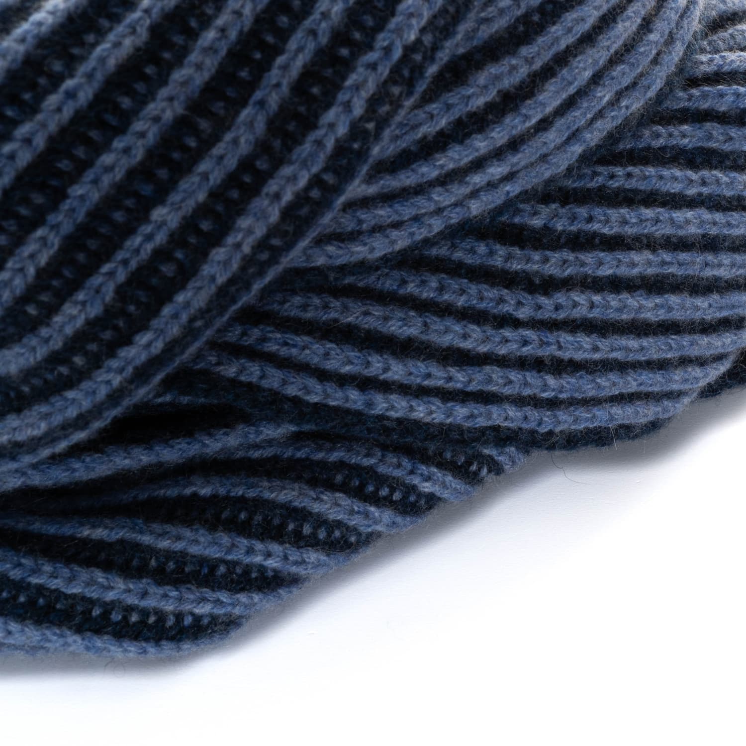 William-Lockie-lesley-plated-scarf-cosmos-lapis-2-von-2 william-lockie-lesley-plated-scarf-cosmos-lapis-2-von-2