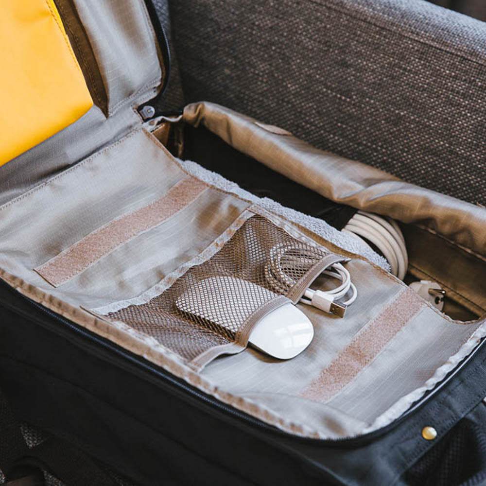 alex_backpack_midnight_black_black_inside2_cropped_hoxton_8719322703415-_berlin_series_72dpi_2