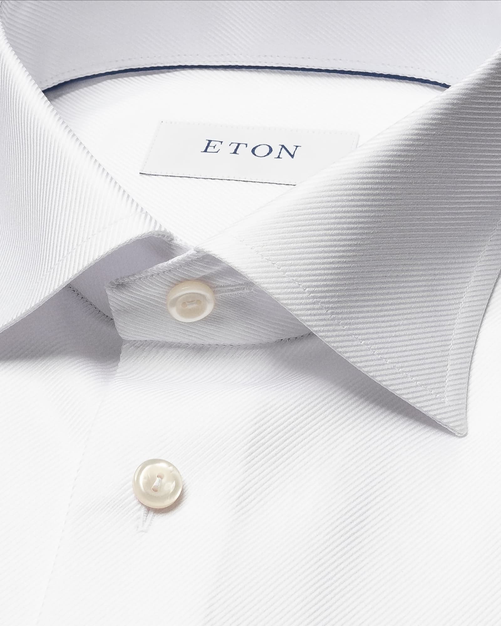 Weißes Hemd aus Struktur-Twill mit Umschlagmanschetten