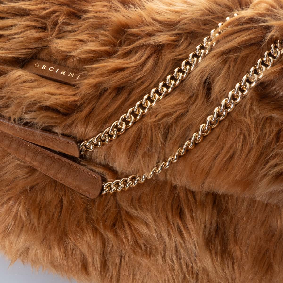 Venus Schultertasche in Felloptik