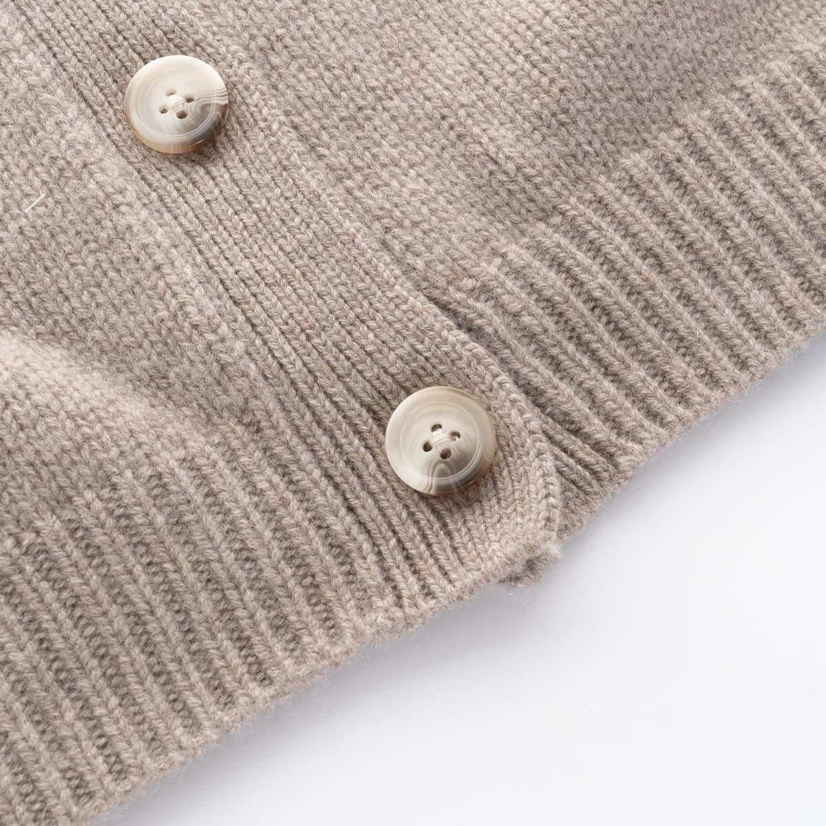 Strickjacke aus Wolle mit Kaschmiranteil