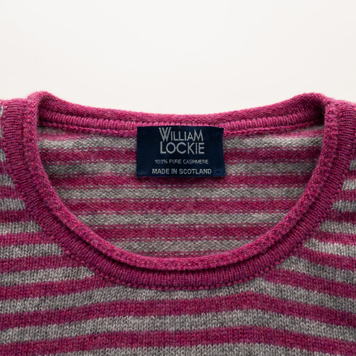 william-lockie-cameron-stripe-roll-crew-details-loganberry-grey-flannel-1-von-6