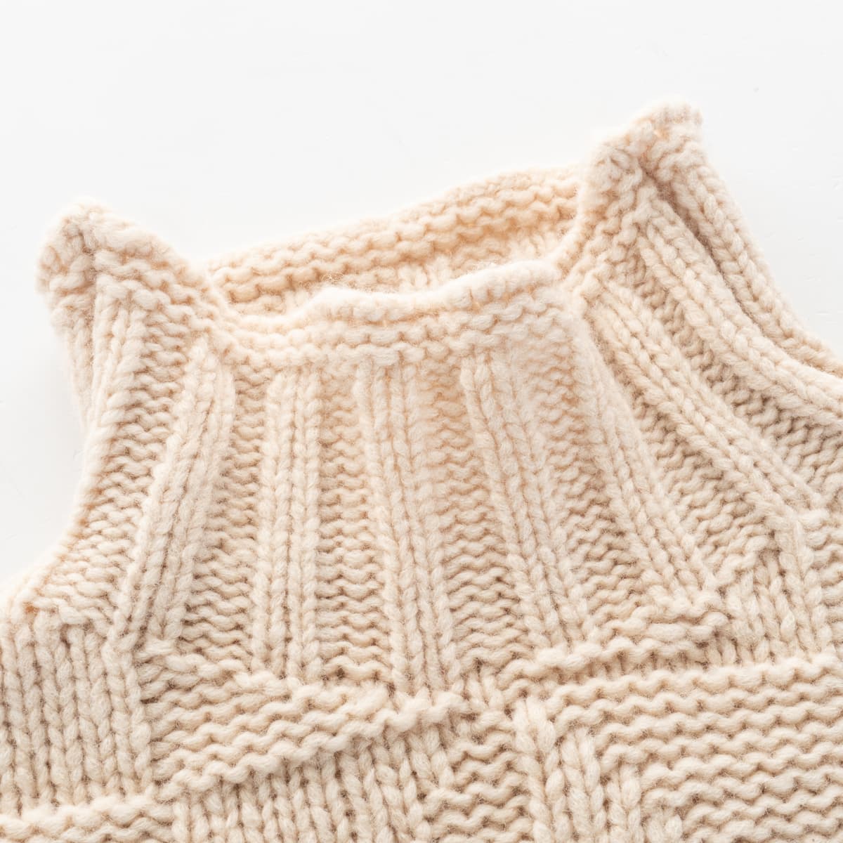 Strickpullover mit Stehkragen aus Schurwolle