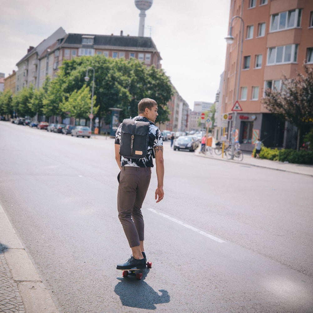 charlie_backpack_midnight_black_black_full03_8719322703385_72dpi charlie_backpack_midnight_black_black_full03_8719322703385_72dpi