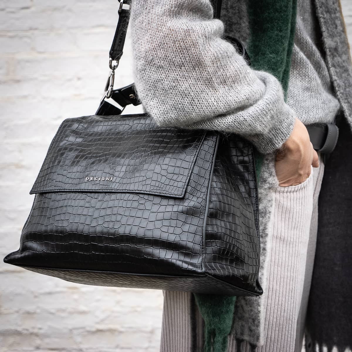 Lederhandtasche Schwarz mit Krokodildesign