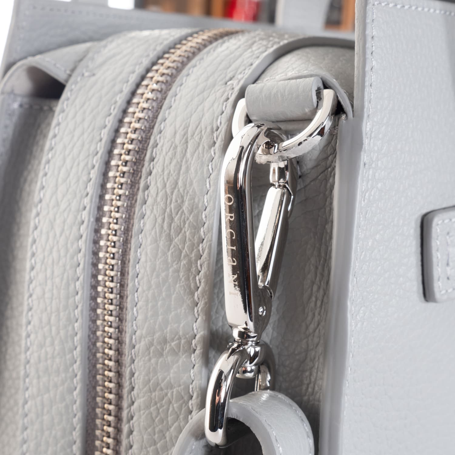 Leder-Handtasche Hellgrau