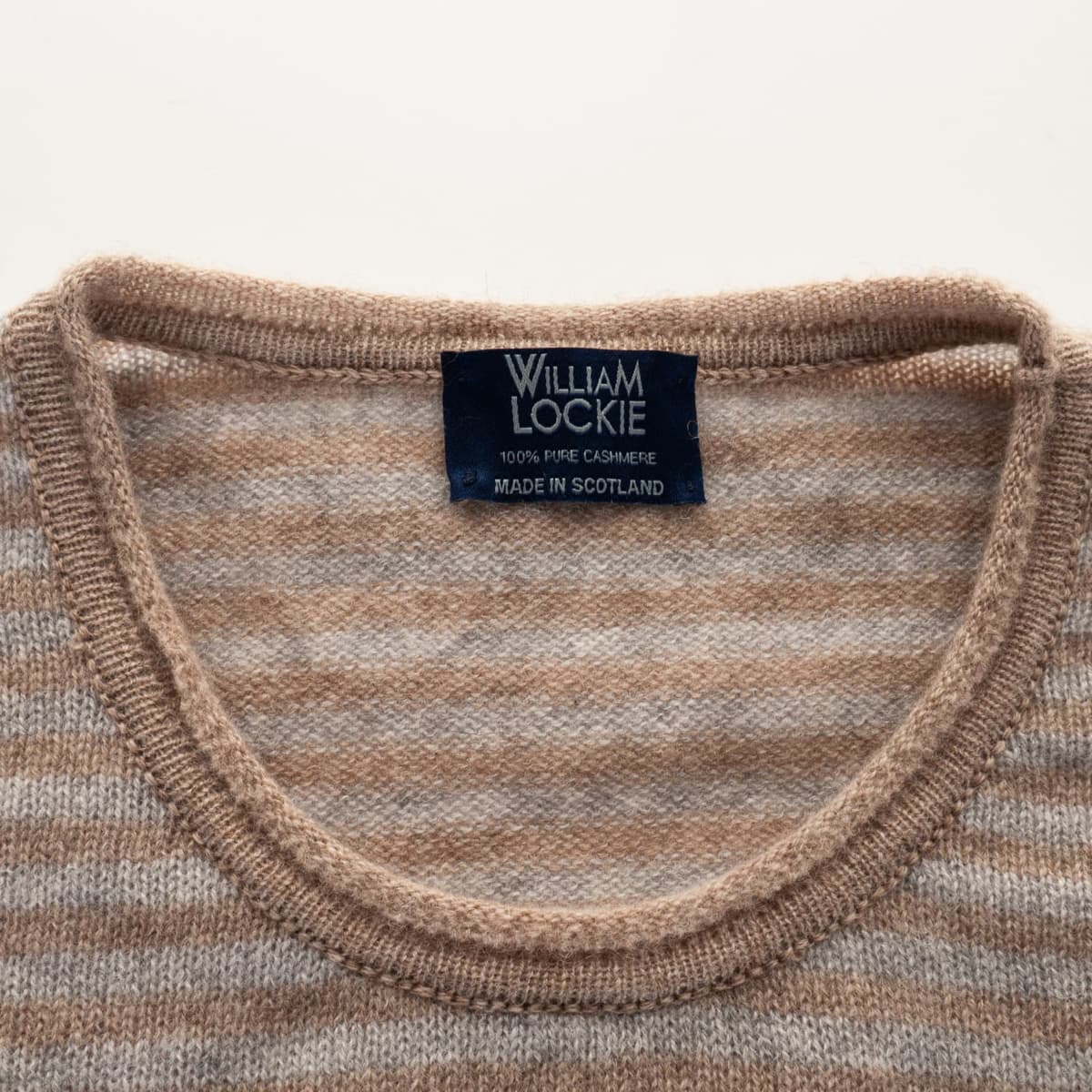 william-lockie-cameron-stripe-roll-crew-details-dark-natural-brume-5-von-5