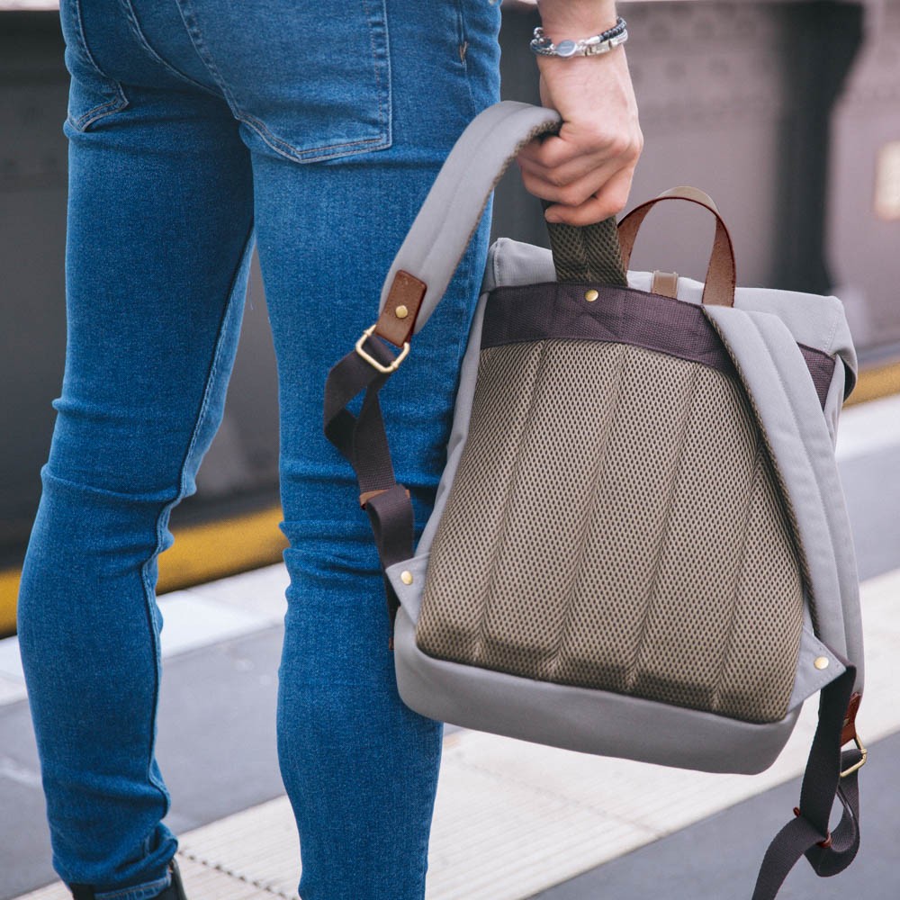 charlie_backpack_moss_grey_brown_mid05_8719322703408_berlin_series_72dpi charlie_backpack_moss_grey_brown_mid05_8719322703408_berlin_series_72dpi